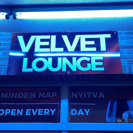 Velvet Motel Hegyeshalom Ngoại thất bức ảnh