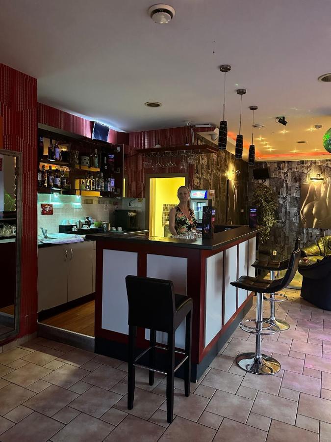 Velvet Motel Hegyeshalom Ngoại thất bức ảnh