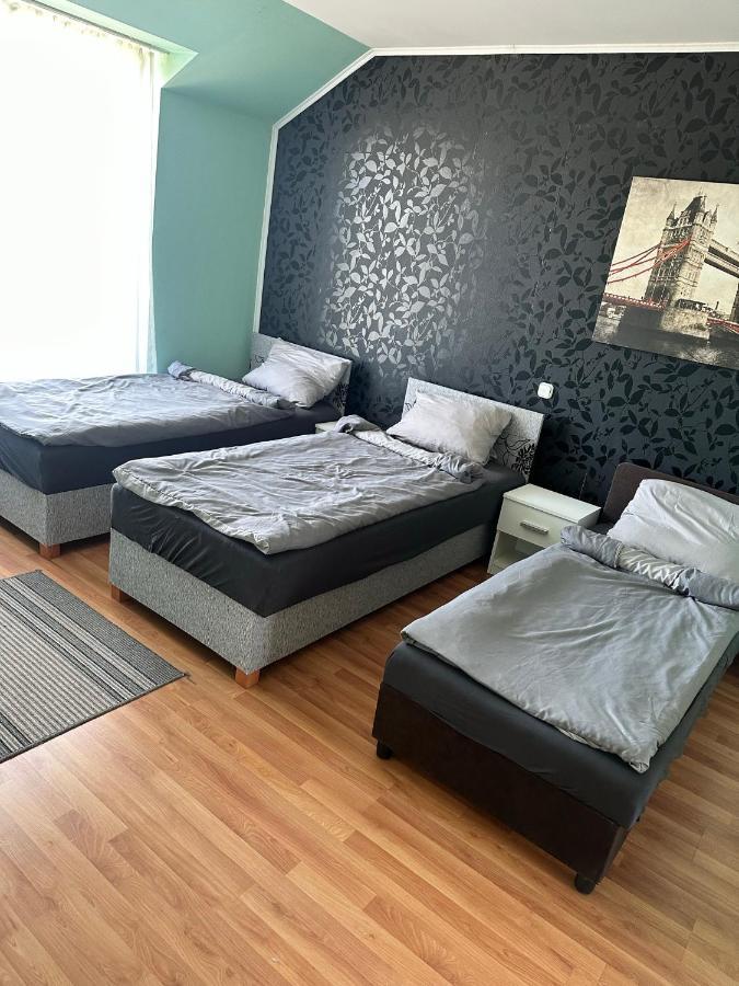 Velvet Motel Hegyeshalom Ngoại thất bức ảnh