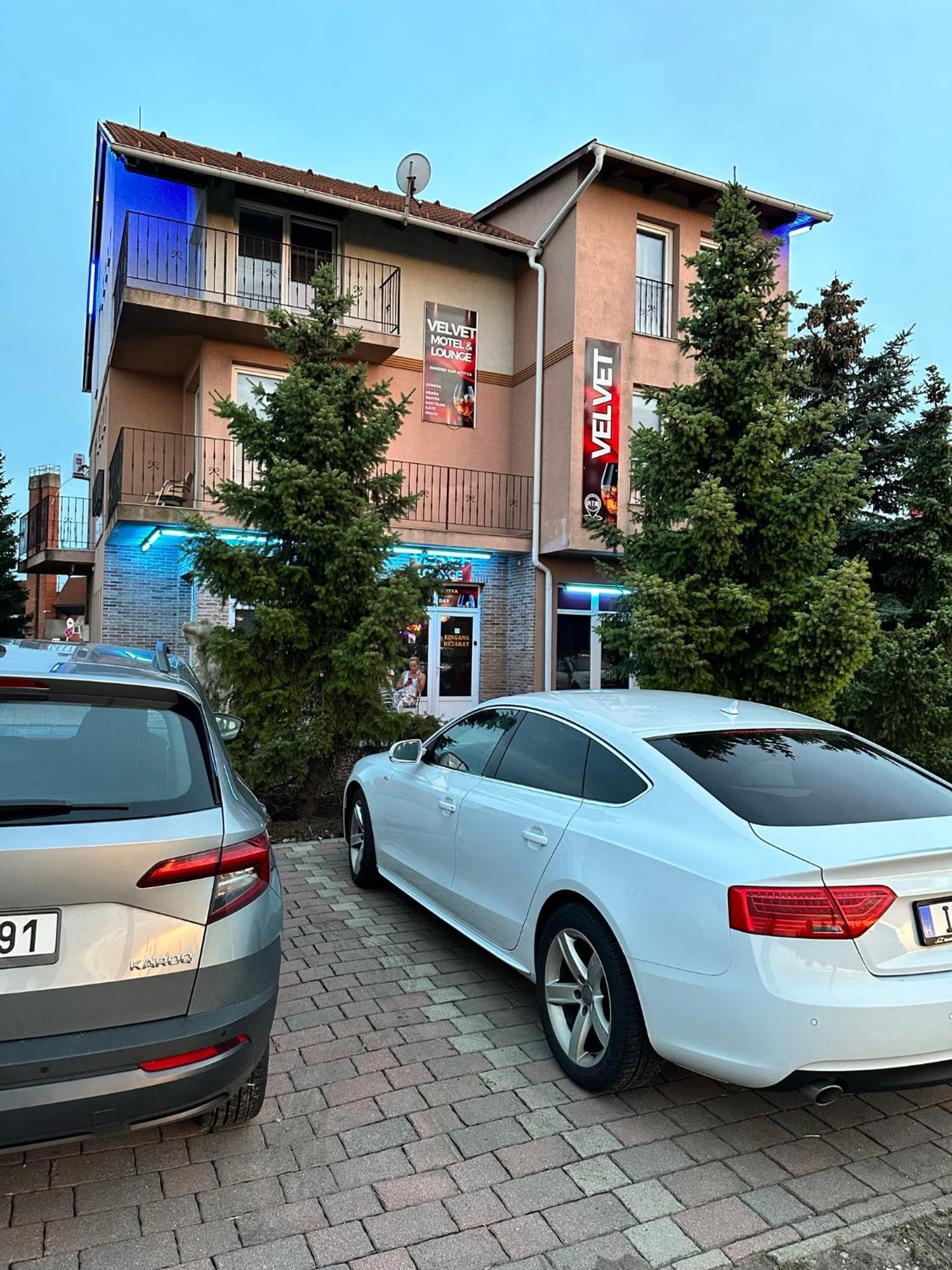 Velvet Motel Hegyeshalom Ngoại thất bức ảnh