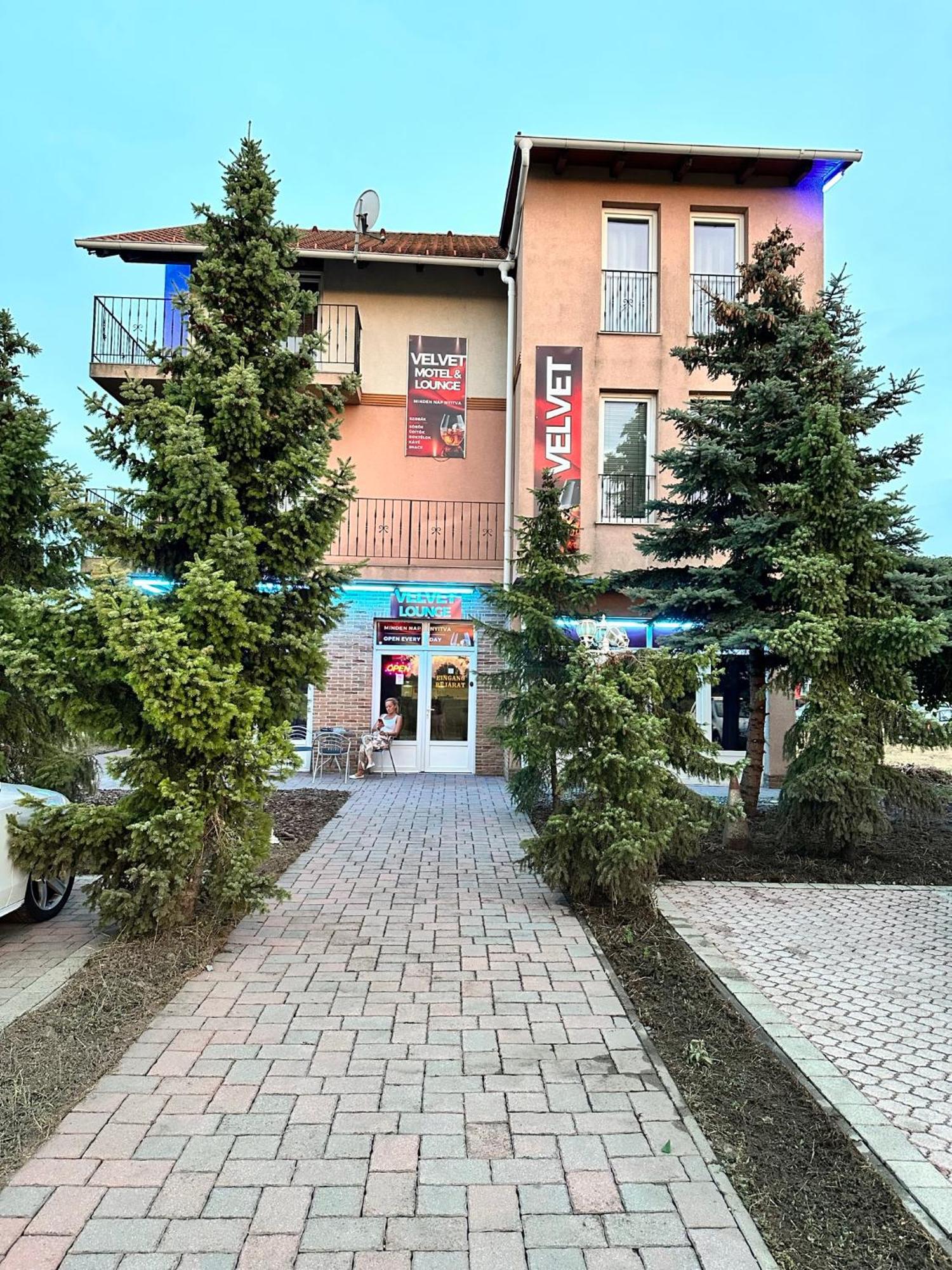 Velvet Motel Hegyeshalom Ngoại thất bức ảnh